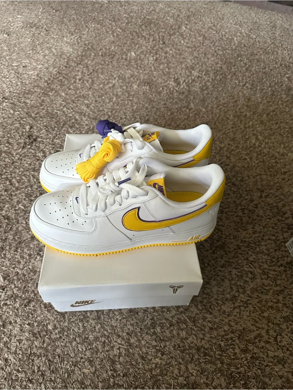 Nike AIR FORCE 1 White, Yellow & Purple KOBE LAKERS HOME.